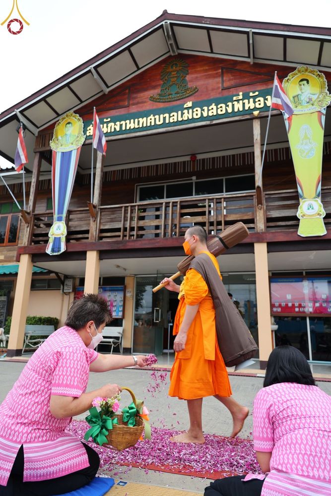 ภาพ No.68918:พิธีต้อนรับพระธรรมยาตรา ในโครงการธรรมยาตรากตัญญูบูชา มหาปูชนียาจารย์ พระมงคลเทพมุนี(สด จนฺทสโร) พระผู้ปราบมาร อนุสรณ์สถาน 7 แห่ง ปีที่ 11 วันที่ 3 มกราคม พ.ศ. 2566 ณ อนุสรณ์สถานมหาวิหารพระมงคลเทพมุนี จ.สุพรรณบุรี