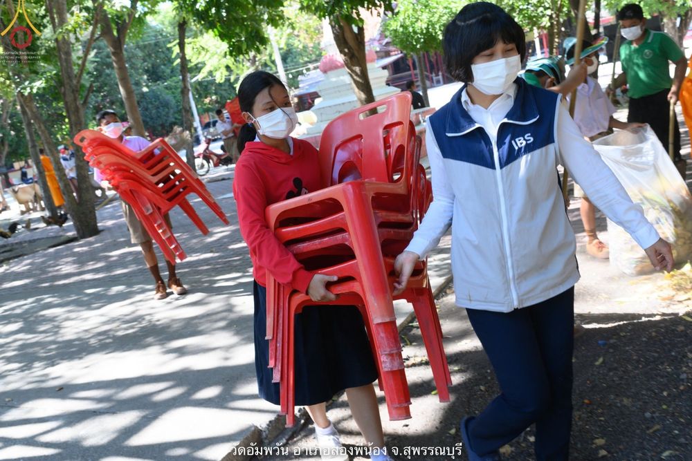 ภาพ No.69180:พระธรรมยาตรา ปฏิบัติศาสนกิจ ทำนุบำรุงศาสนสถาน, สวดธรรมจักร, ปฏิบัติธรรม ร่วมกับชุมชน,นักเรียนเด็กดีวีสตาร์ และร่วมพิธีทอดผ้าป่าบำรุงศาสนสถาน ในโครงการธรรมยาตรากตัญญูบูชา มหาปูชนียาจารย์ พระมงคลเทพมุนี(สด จนฺทสโร) พระผู้ปราบมาร อนุสรณ์สถาน 7 แห่ง ปีที่ 11