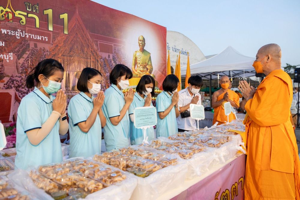 ภาพ No.72927:พิธีถวายภัตตาหารเป็นสังฆทาน แด่คณะพระธรรมยาตราฯ ในโครงการธรรมยาตรากตัญญูบูชา มหาปูชนียาจารย์ พระมงคลเทพมุนี(สด จนฺทสโร) พระผู้ปราบมาร อนุสรณ์สถาน 7 แห่ง ปีที่ 11 วันที่ 20 มกราคม พ.ศ. 2566