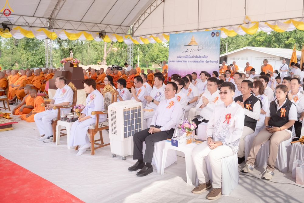 ภาพ No.331394:วันที่ 31 พฤษภาคม พ.ศ.2569 พิธีทอดผ้าป่าและตอกเสาเข็มมงคลต้นแรก องค์พระเจดีย์เพื่อสร้างสันติภาพโลก  ณ ธุดงคสถานพัฒนานิคม จังหวัดลพบุรี