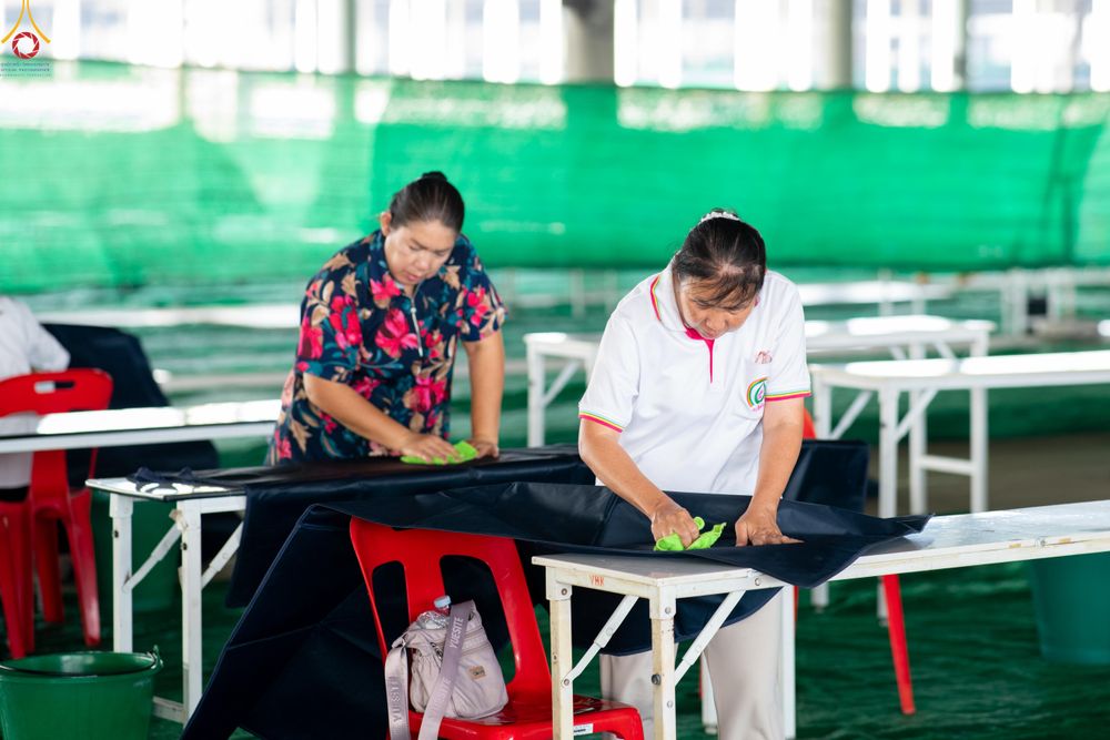 ภาพ No.322397:วันที่ 16 เมษายน พ.ศ.2569 การจัดเตรียมเบาะรองนอน เช็ดทำความสะอาด  เพื่องานถวายมหาสังฆทาน 40,000 กว่าวัดทั่วประเทศ วันคุ้มครองโลก 22 เมษายน พ.ศ.2569 วัดพระธรรมกาย