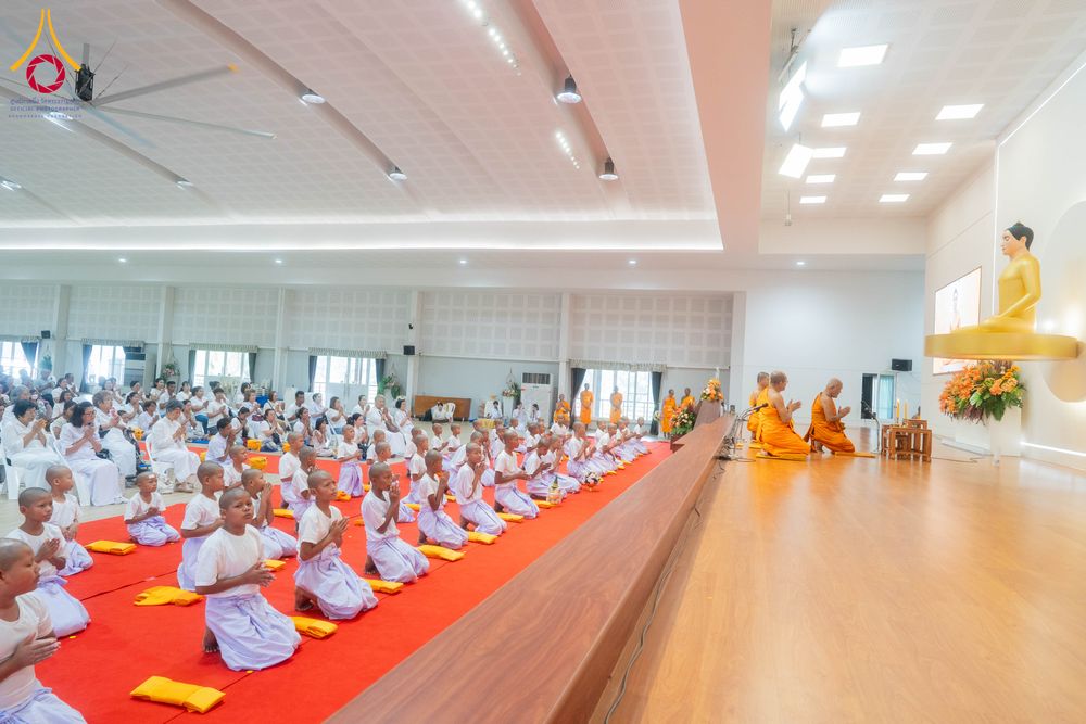 ภาพ No.318683:วันที่ 29 มีนาคม พ.ศ. 2569 พิธีเวียนประทักษิณ มอบผ้าไตร บรรพชาสามเณร  ณ ศูนย์อบรมเยาวชนกาญบุรี