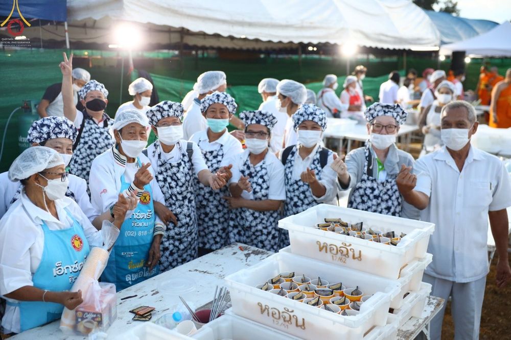 ภาพ No.70066:พิธีถวายภัตตาหารเป็นสังฆทาน แด่คณะพระธรรมยาตราฯ ในโครงการธรรมยาตราฯ ปีที่ 11 ณ อนุสรณ์สถานคลองบางนางแท่น อ.สามพราน จ.นครปฐม วันที่ 11 มกราคม พ.ศ. 2566