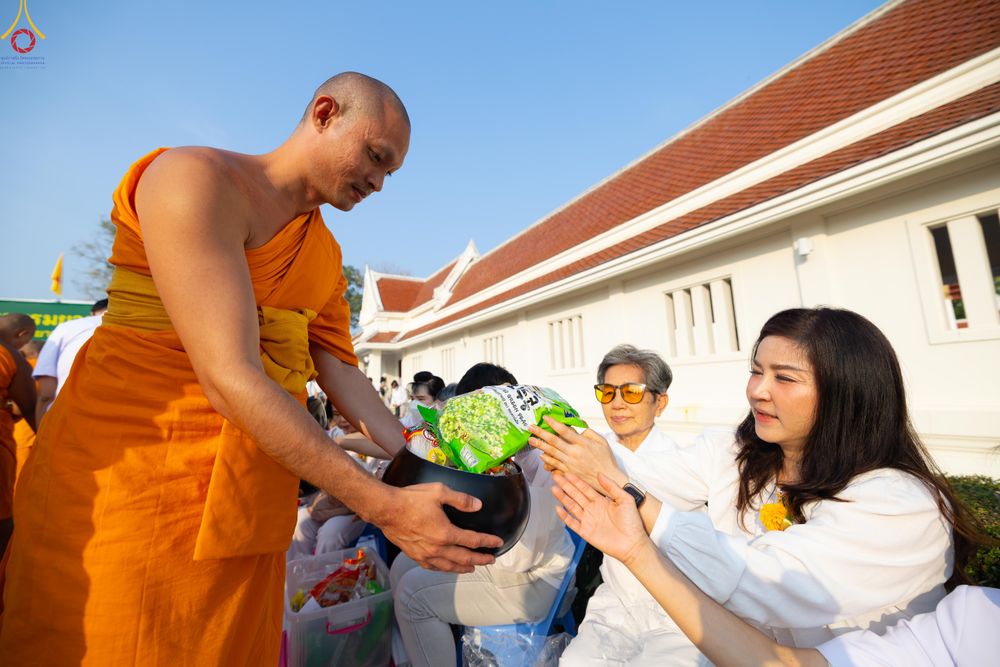 ภาพ No.297694:วันที่ 18 มกราคม พ.ศ. 2569 พิธีตักบาตรพระธรรมยาตรา ณ วัดโบสถ์บน ต.บางคูเวียง จ.นนทบุรี อนุสรณ์สถานลำดับที่ 4 สถานที่เกิดด้วยกายธรรม ในโครงการธรรมยาตรา กตัญญูบูชา มหาปูชนียาจารย์ พระมงคลเทพมุนี(สด จนฺทสโร) พระผู้ปราบมาร อนุสรณ์สถาน 7 แห่ง ปีที่ 14