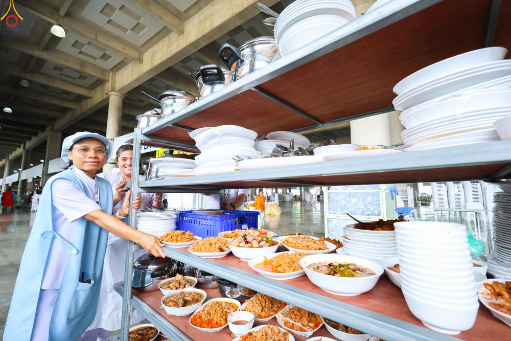 ภาพ No.323727:วันที่ 22 เมษายน พ.ศ.2569(วันคุ้มครองโลก) งานถวายมหาสังฆทาน 40,000 กว่าวัดทั่วประเทศ คณะสงฆ์ฉันภัตตาหารเพล