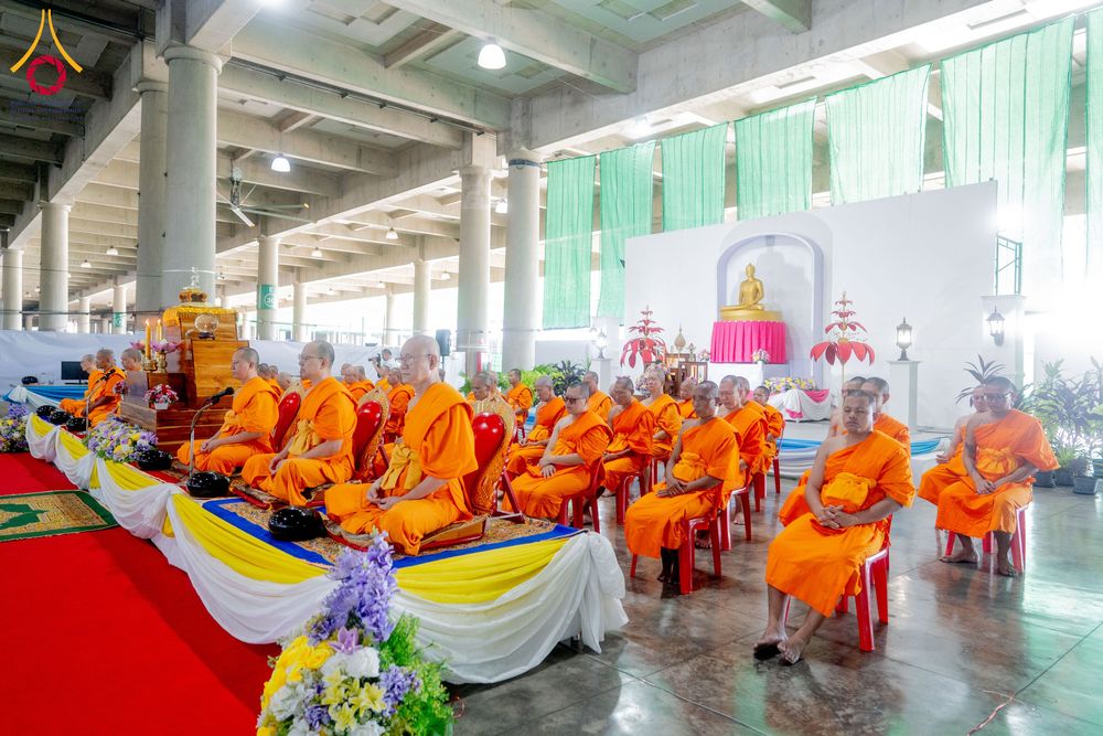 ภาพ No.336554:วันอาทิตย์ที่ 21 มิถุนายน 2569  พิธีตักบาตรพระใหม่ โครงการอุปสมบทหมู่ รุ่นผู้บริหาร  ณ วิหารคด วัดพระธรรมกาย