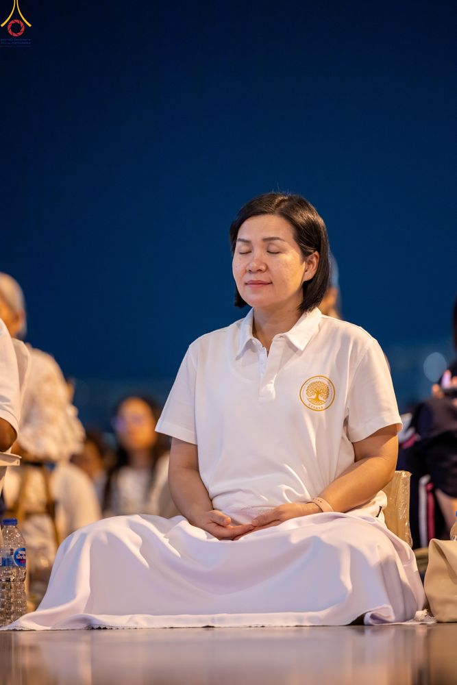 ภาพ No.280379:วันที่ 31 ธันวาคม พ.ศ.2568 -วันที่ 1 มกราคม พ.ศ.2569 พิธีฉลองชัยสวดมนต์บทธัมมจักกับปปวัตนสูตร ครบ 8,000,000,000 จบ , พิธีสวดมนต์ข้ามปี ณ วัดพระธรรมกาย