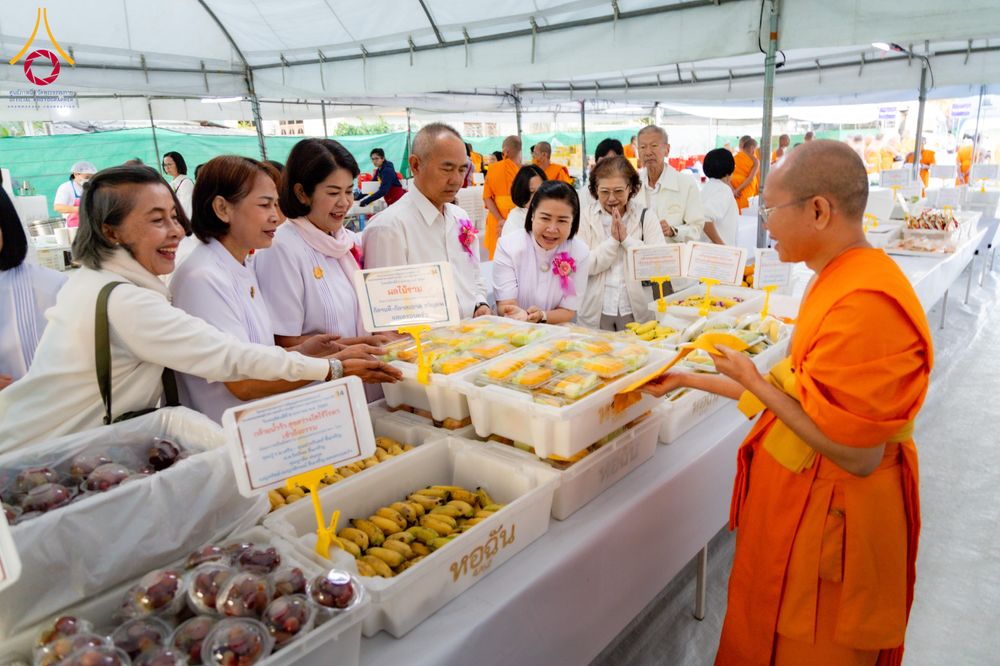 ภาพ No.289955:วันที่ 8 มกราคม พ.ศ. 2569 พิธีถวายภัตตาหารเป็นสังฆทาน แด่พระธรรมยาตรา ณ อนุสรณ์สถานคลองบางนางแท่น อ.สามพราน จ.นครปฐม ในโครงการธรรมยาตรา กตัญญูบูชา มหาปูชนียาจารย์ พระมงคลเทพมุนี(สด จนฺทสโร) พระผู้ปราบมาร อนุสรณ์สถาน 7 แห่ง ปีที่ 14