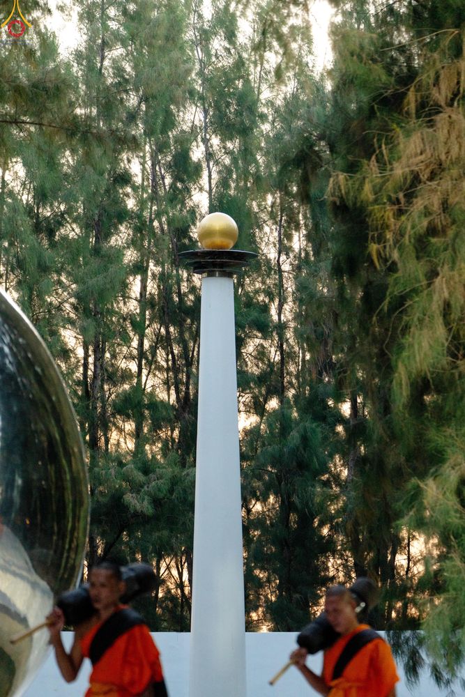 ภาพ No.288398:วันที่ 4 มกราคม พ.ศ. 2569 พระธรรมยาตราปฏิบัติธรรม และถ่ายภาพหมู่ประวัติศาสตร์ ในโครงการธรรมยาตรา กตัญญูบูชา มหาปูชนียาจารย์ พระมงคลเทพมุนี(สด จนฺทสโร) พระผู้ปราบมาร อนุสรณ์สถาน 7 แห่ง ปีที่ 14 ณ อนุสรณ์สถานมหาวิหารพระมงคลเทพมุนี (โลตัสแลนด์) อ.สองพี่น้อง