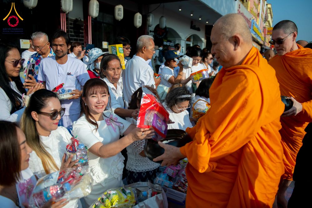 ภาพ No.312884:วันอาทิตย์ที่ 8 มีนาคม พ.ศ.2569 ทำบุญเมืองนครราชสีมา 558 ปี ตักบาตรพระ 10,000 รูป (ภาพชุดที่ 2)