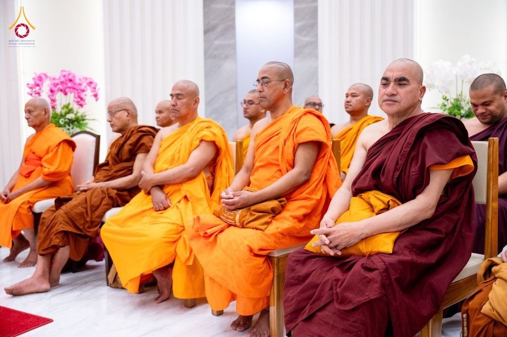 ภาพ No.325540:วันที่ 23 เมษายน พ.ศ.2569 หลวงพ่อทัตตชีโว รองเจ้าอาวาสวัดพระธรรมกาย ถวายการต้อนรับและปฏิสันถารคณะสงฆ์เมียนมาร์และเนปาล