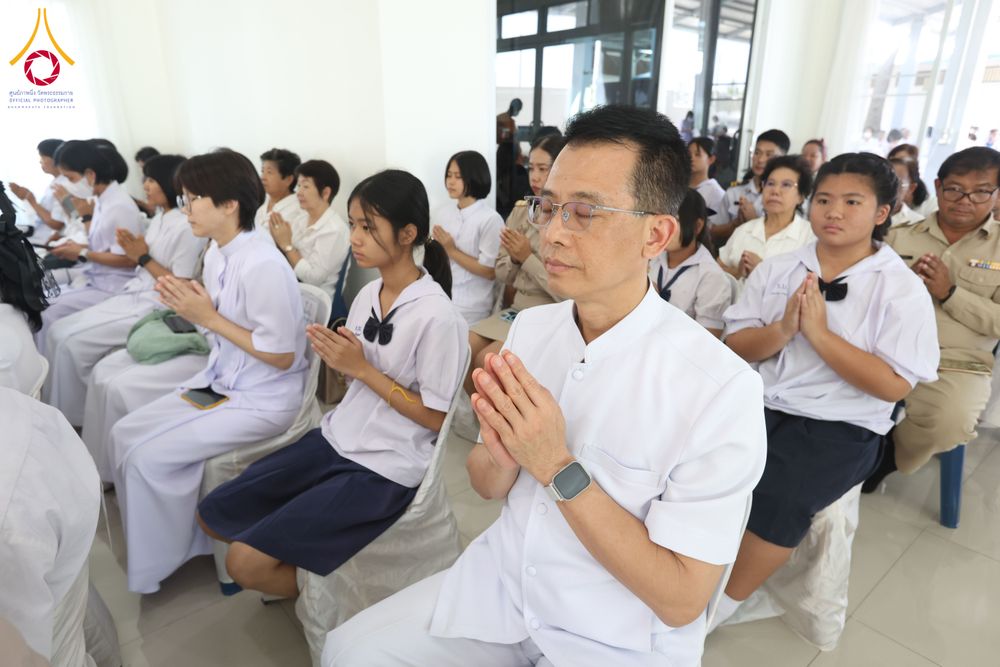 ภาพ No.290304:วันอังคารที่ 6 มกราคม พ.ศ. 2569 พิธีเจริญพุทธมนต์ ปฏิบัติธรรม มอบทุนการศึกษา ถวายสังฆทาน 142 วัด ณ ศูนย์ปฏิบัติธรรมพระมงคลเทพมุนี อ.สองพี่น้อง จ.สุพรรณบุรี