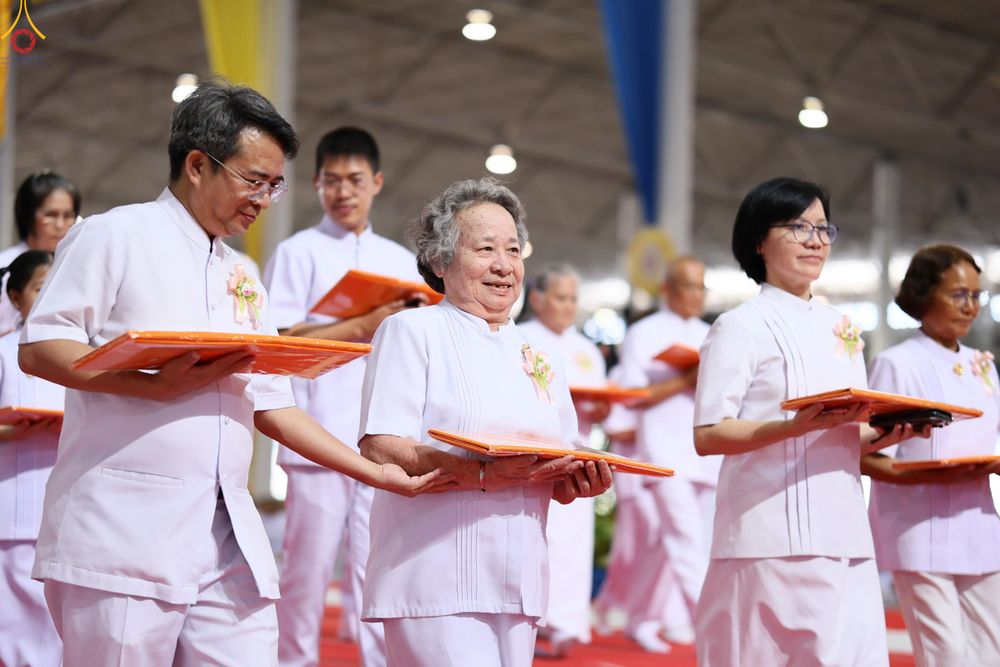 ภาพ No.318454:วันอาทิตย์ต้นเดือนที่ 5 เมษายน พ.ศ.2569 พิธีทอดผ้าป่าสมทบมหาสังฆทาน 40,000 กว่าวัดทั่วประเทศ ณ สภาธรรมกายสากล วัดพระธรรมกาย