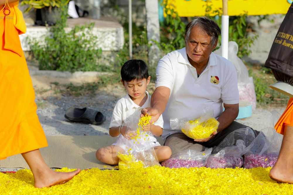 ภาพ No.287436:วันที่ 3 มกราคม พ.ศ. 2569 พิธีต้อนรับพระธรรมยาตรา ในโครงการธรรมยาตรา กตัญญูบูชา มหาปูชนียาจารย์ พระมงคลเทพมุนี(สด จนฺทสโร) พระผู้ปราบมาร อนุสรณ์สถาน 7 แห่ง ปีที่ 14 ณ อนุสรณ์สถานมหาวิหารพระมงคลเทพมุนี (โลตัสแลนด์) อ.สองพี่น้อง จ.สุพรรณบุรี