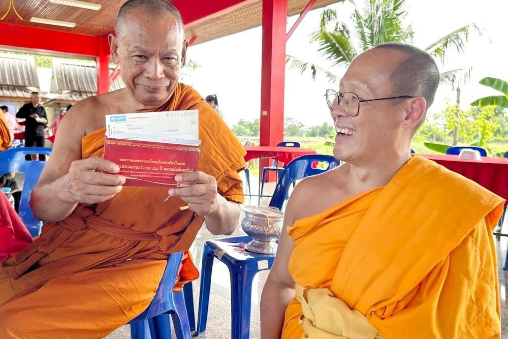 ภาพ No.260550:วันที่ 19 ตุลาคม พ.ศ. 2568 พิธีทอดกฐินสามัคคีทั่วไทย 30,000 วัด โดยคณะศิษยานุศิษย์ บูชาธรรม 81 ปี หลวงพ่อธัมมชโย ณ วัดบางเลน อ.บางเลน จ.นครปฐม