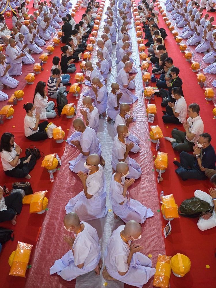ภาพ No.67936:พิธีขอขมามอบผ้าไตรและบาตร แด่นาคธรรมทายาท ณ ประเทศอินโดนีเซีย เมื่อวันที่ 17 ธันวาคม พ.ศ. 2565