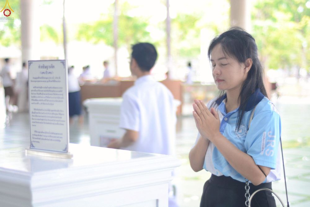 ภาพ No.246963:วันที่ 20 กันยายน พ.ศ. 2568 พิธีถวายเมนูสวรรค์เพื่อการบรรลุธรรม ณ หอฉันคุณยายอาจารย์ฯ วัดพระธรรมกาย