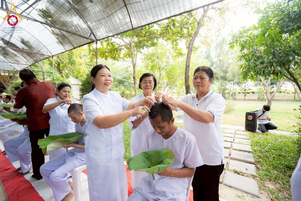 ภาพ No.278204:วันศุกร์ที่ 5 ธันวาคม พ.ศ. 2568 (วันพ่อแห่งชาติ) พิธีบรรพชาอุปสมบทหมู่ธรรมทายาท จำนวน 16 รูป โครงการบรรพชาอุปสมบทหมู่ รุ่นบูชาธรรมมหาปูชนียาจารย์ ประจำปี 2568  ณ ศูนย์ปฏิบัติธรรมและอบรมเยาวชนพระนครศรีอยุธยา จ.พระนครศรีอยุธยา