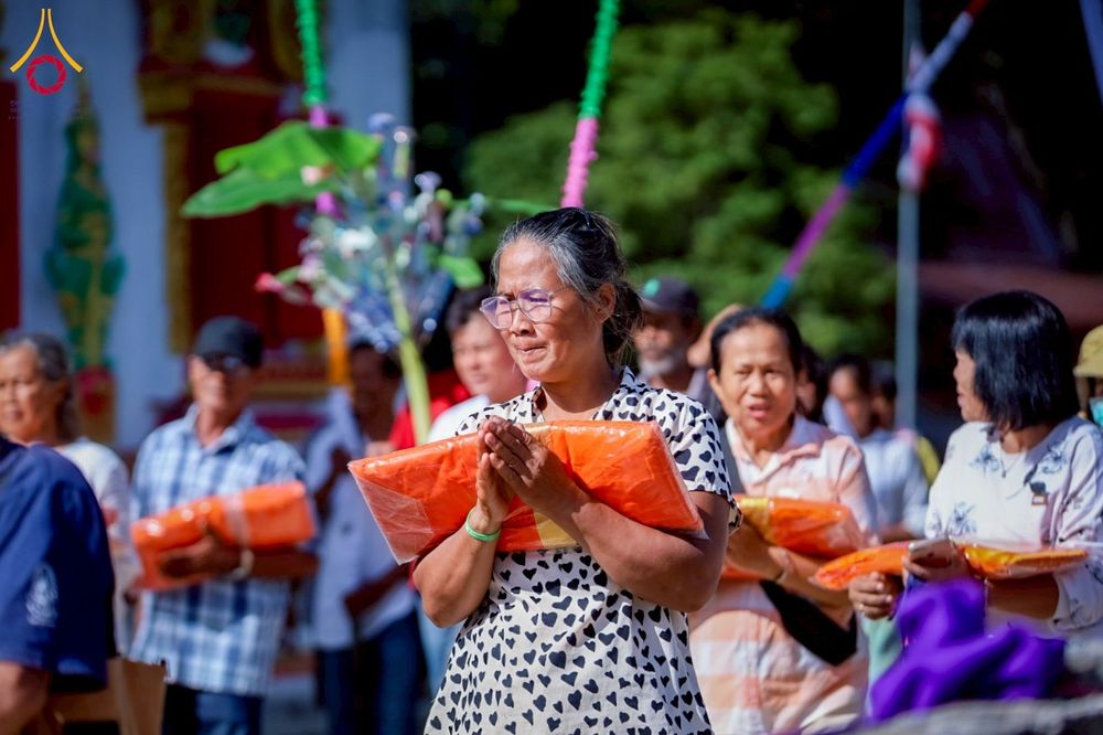 ภาพ No.275393:วันที่ 5 พฤศจิกายน พ.ศ. 2568 พิธีทอดกฐินสามัคคีทั่วไทย ณ วัดหนองสระแก ต.บึงกอก อ.บางระกำ จ.พิษณุโลก โดยคณะศิษยานุศิษย์ บูชาธรรม 81 ปี หลวงพ่อธัมมชโย