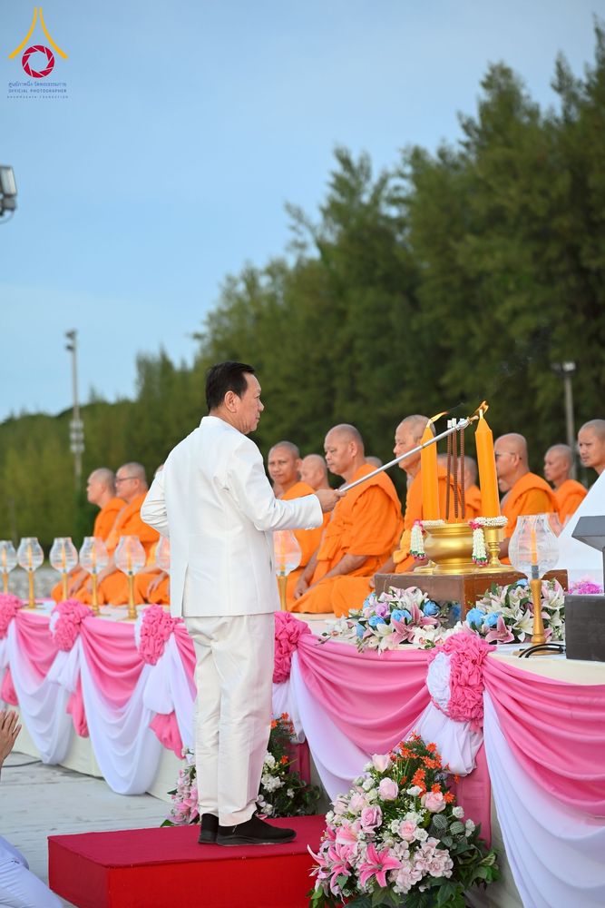 ภาพ No.250409:วันอังคารที่ 7 ตุลาคม พ.ศ. 2568 พิธีจุดประทีปบูชาพระรัตนตรัย ณ ลานธรรมปทุมรัตน์ธรรมเจดีย์ พุทธอุทยานนานาชาติ อ.โพนพิสัย จ.หนองคาย