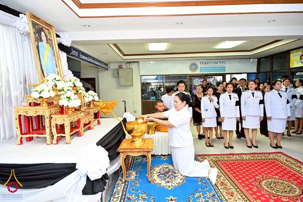 ภาพ No.260851:อำเภอคลองหลวง จัดพิธีสรงน้ำพระบรมศพ สมเด็จพระนางเจ้าสิริกิติ์ พระบรมราชินีนาถ พระบรมราชชนนีพันปีหลวง  ด้วยสำนึกในพระมหากรุณาธิคุณตราบนิจนิรันดร์ วันที่ 26 ตุลาคม พ.ศ. 2568 เวลา 09.30 น. ณ ที่ว่าการอำเภอคลองหลวง จังหวัดปทุมธานี