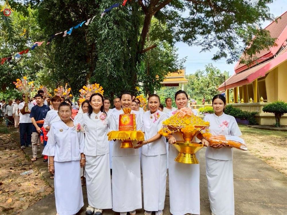 ภาพ No.270117:วันที่ 26 ตุลาคม พ.ศ. 2568 พิธีทอดกฐินสามัคคีทั่วไทย ณ วัดสระเกษ ต.หนองแวง อ.สมเด็จ จ.กาฬสินธุ์ โดยคณะศิษยานุศิษย์ บูชาธรรม 81 ปี หลวงพ่อธัมมชโย