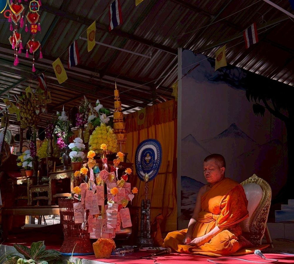 ภาพ No.259956:วันที่ 19 ตุลาคม พ.ศ. 2568 พิธีทอดกฐินสามัคคีทั่วไทย 30,000 วัด โดยคณะศิษยานุศิษย์ บูชาธรรม 81 ปี หลวงพ่อธัมมชโย ณ วัดป่าคำยิ่งหมีพนาไพร อำเภอนามน จังหวัดกาฬสินธุ์