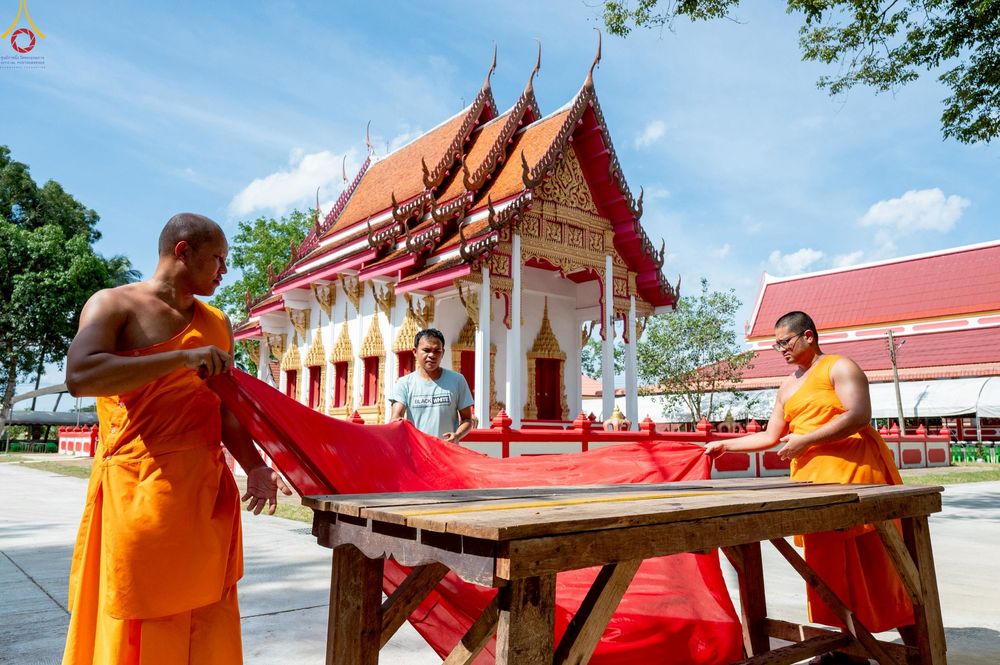 ภาพ No.234341:วันพฤหัสบดีที่ 24 กรกฎาคม พ.ศ. 2568 พิธีถวายสังฆทานแก่คณะสงฆ์ 323 วัด , พิธีมอบกองทุนหนุนแรงใจช่วยครูใต้ , พิธีทำบุญส่วนกุศลแด่ผู้วายชนม์ ในเหตุการณ์ความไม่สงบ 4 จังหวัด ชายแดนภาคใต้ (ปัตตานี , ยะลา , นราธิวาส , สงขลา) ปีที่ 21 ครั้งที่ 179 ณ วัดเวฬุวัน 
