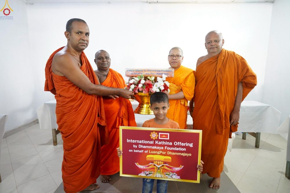 ภาพ No.264874:วันที่ 18 ตุลาคม พ.ศ. 2568 กฐินสมทบต่างประเทศ บูชาธรรม 81 ปี  หลวงพ่อธัมมชโย วัดพระธรรมกาย  ณ วัดกาลัลปิติยะ ปุราณะ วิหาร ประเทศศรีลังกา 