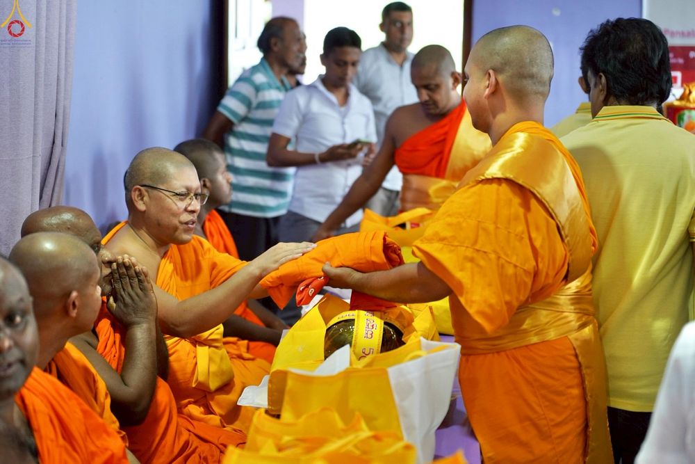 ภาพ No.264888:วันที่ 19 ตุลาคม พ.ศ. 2568 กฐินสมทบต่างประเทศ บูชาธรรม 81 ปี  หลวงพ่อธัมมชโย วัดพระธรรมกาย  ณ วัดอนุรุทธะ อารานะ ประเทศศรีลังกา 