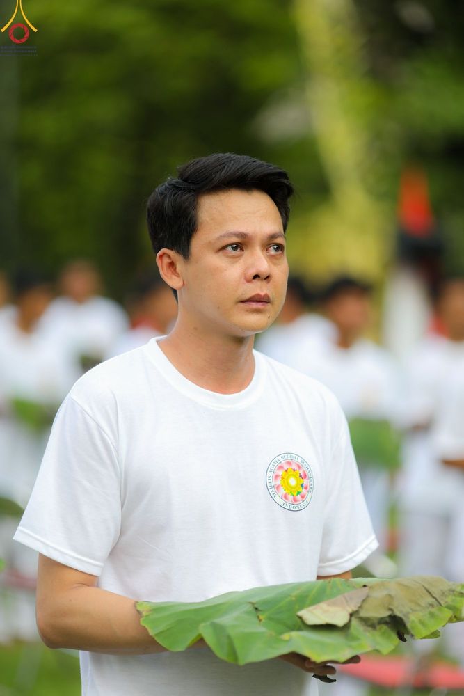 ภาพ No.102725:พิธีตัดปอยผม และปลงผมธรรมทายาท ชาวอินโดนีเซียกว่า 1,000 คน ณ มหาเจดีย์บุโรพุทโธ ประเทศอินโดนีเซีย อบรมระหว่างวันที่ 16-28 ธันวาคม พ.ศ. 2566