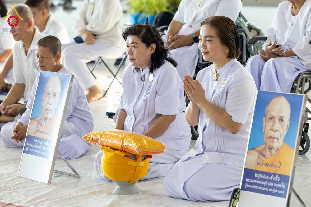 ภาพ No.321276:วันเสาร์ที่ 11 เมษายน พ.ศ.2569 พิธีขอขมาและมอบผ้าไตร โครงการอุปสมบทหมู่ บูชาธรรมหลวงพ่อธัมมชโย พ.ศ.2569 โครงการอุปสมบทหมู่ธรรมทายาท ระดับอุดมศึกษา รุ่น 53 (ภาคฤดูร้อน) ณ วัดพระธรรมกาย ปทุมธานี