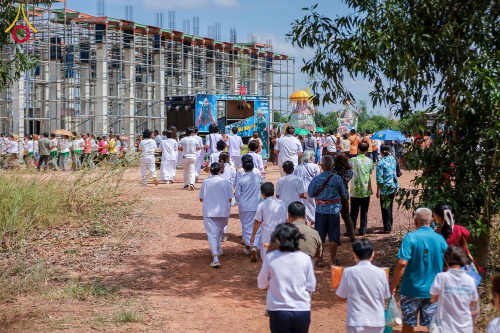 ภาพ No.173925:พิธีทอดกฐิน วัดหนองเสือ จ.ฉะเชิงเทรา ในโครงการกฐินสามัคคีทั่วไทย 30,000 วัด บูชาธรรม 80 ปี หลวงพ่อธัมมชโย โดยคณะศิษยานุศิษย์วัดพระธรรมกาย วันที่ 6 พฤศจิกายน พ.ศ. 2567