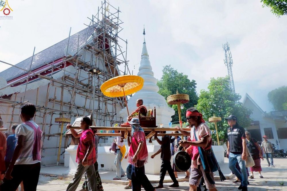 ภาพ No.253748:วันที่ 12 ตุลาคม พ.ศ. 2568 พิธีทอดกฐินสามัคคีทั่วไทย 30,000 วัด โดยคณะศิษยานุศิษย์ บูชาธรรม 81 ปี หลวงพ่อธัมมชโย ณ วัดดอยคำ ตำบลทากาศ  อำเภอแม่ทา จังหวัดลำพูน