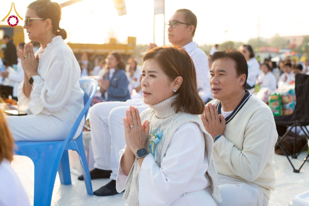 ภาพ No.276876:วันเสาร์ที่ 6 ธันวาคม พ.ศ. 2568 พิธีตักบาตรพระ 1,000 รูป อุทิศถวายพระราชกุศลสมเด็จพระนางเจ้าสิริกิติ์ พระบรมราชินีนาถ พระบรมราชชนนี พันปีหลวง และ ทำบุญเมืองลำปาง ครบรอบ 1,345 ปี ณ ลานพระบรมราชานุสาวรีย์สมเด็จพระนเรศวรมหาราชนครลำปาง อ.เกาะคา จ.ลำปาง