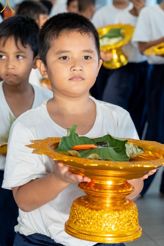 ภาพ No.132860:พิธีตัดปอยผม โครงการหน่อแก้วเปรียญธรรม รุ่นที่ 12 ณ ค่ายจองแชมป์ หมู่กฏิสามเณรเปรียญธรรม วัดพระธรรมกาย วันอาทิตย์ที่ 31 มีนาคม พ.ศ. 2567