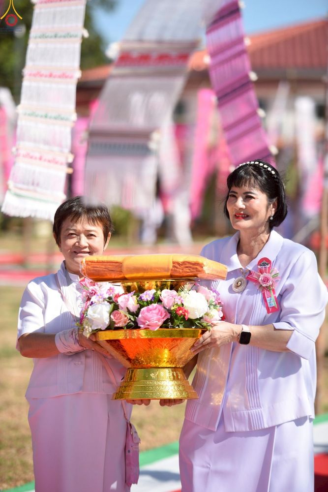 ภาพ No.262374:วันที่ 19 ตุลาคม พ.ศ. 2568 พิธีทอดกฐินสถาปนา แผ่นบันมงคลมหาเศรษฐี อาคาร 80 ปี หลวงพ่อธัมมชโย ในโครงการกฐินสามัคคีทั่วไทย 30,000 วัด บูชาธรรม 81 ปี หลวงพ่อธัมมชโย โดยคณะศิษยานุศิษย์วัดพระธรรมกาย ณ ศูนย์ปฏิบัติธรรมวิหารแดง ต.เจริญธรรม อ.วิหารแดง จ.สระบุรี