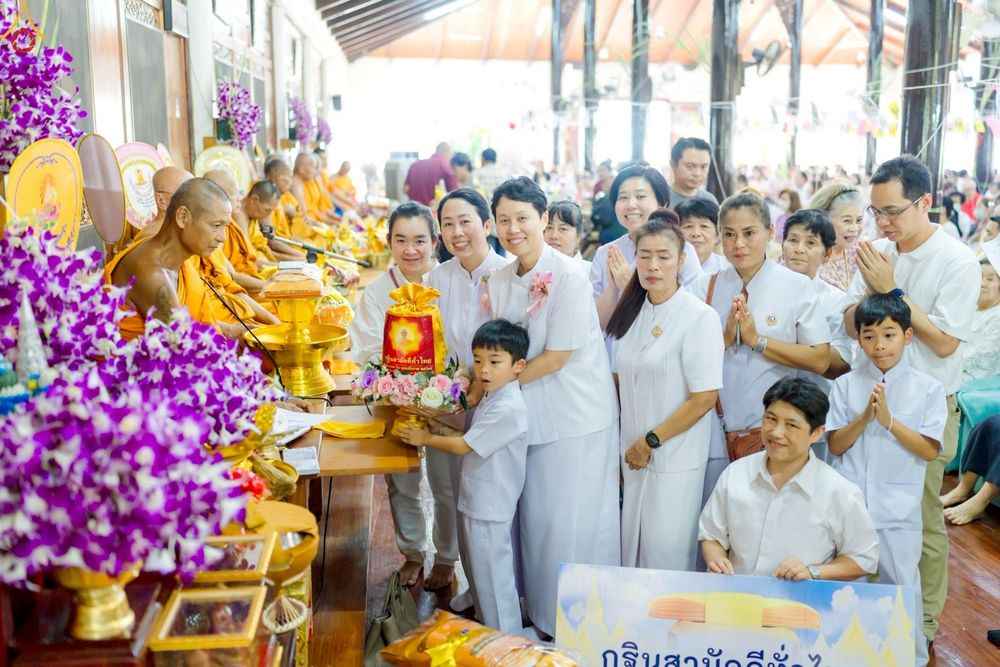 ภาพ No.259000:วันที่ 19 ตุลาคม พ.ศ. 2568 พิธีทอดกฐินสามัคคีทั่วไทย 30,000 วัด โดยคณะศิษยานุศิษย์ บูชาธรรม 81 ปี หลวงพ่อธัมมชโย วัดเกาะแรต อ.บางเลน จ.นครปฐม