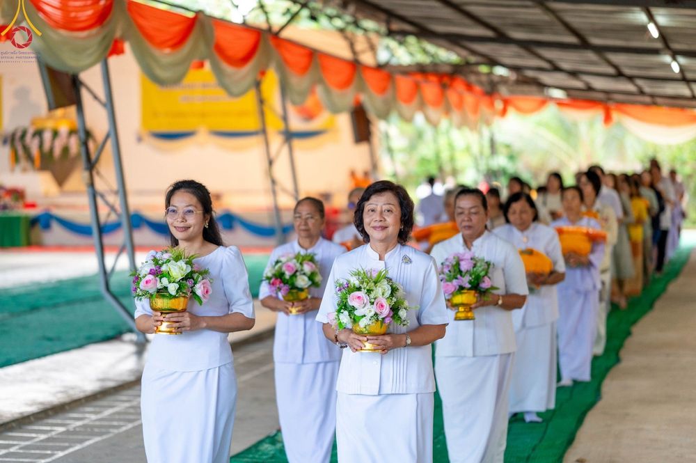 ภาพ No.101297:พิธีบรรพชาธรรมทายาท ในโครงการอุปสมบทบูชาธรรม มหาปูชนียาจารย์ พ.ศ. 2566 ณ วัดท่าสุวรรณ จ.ราชบุรี วันที่ 6 ธันวาคม พ.ศ. 2566