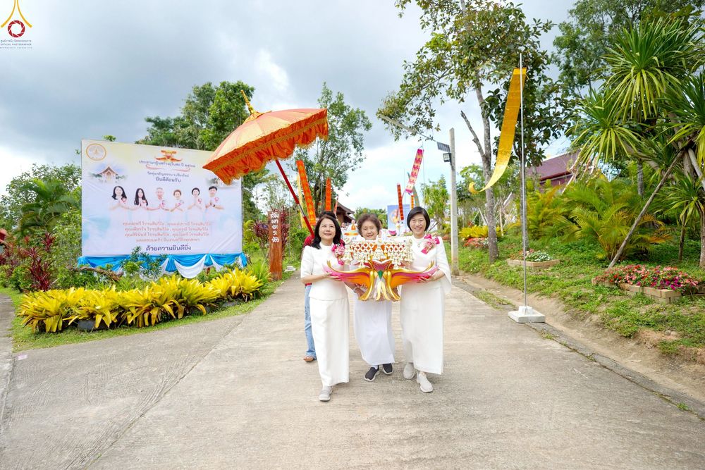 ภาพ No.258264:วันที่ 13 ตุลาคม พ.ศ. 2568 พิธีทอดกฐินสามัคคีทั่วไทย 30,000 วัด โดยคณะศิษยานุศิษย์ บูชาธรรม 81 ปี หลวงพ่อธัมมชโย ณ วัดทุ่งเจริญธรรม อ.อมก๋อย จ.เชียงใหม่