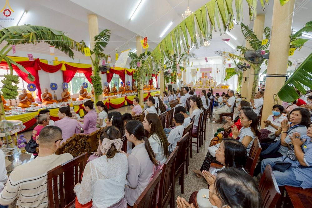 ภาพ No.250929:วันพุธที่ 8 ตุลาคม พ.ศ. 2568 พิธีทอดกฐินสามัคคีทั่วไทย 30,000 วัด โดยคณะศิษยานุศิษย์ บูชาธรรม 81 ปี หลวงพ่อธัมมชโย ณ วัดคลองตันราษฎร์บำรุง อ. บ้านแพ้ว จ. สมุทรสาคร
