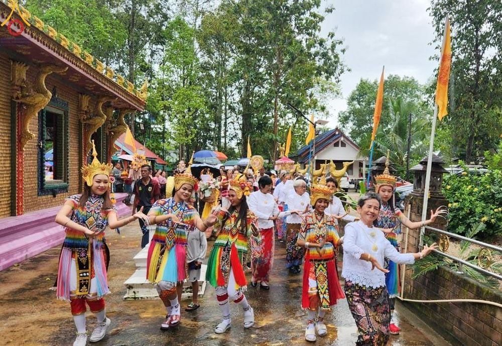 ภาพ No.169653:พิธีทอดกฐิน ณ วัดเทพกษัตรี(วัดบ้านดอน) อ.ถลาง จ.ภูเก็ต ในโครงการกฐินสามัคคีทั่วไทย 30,000 วัด บูชาธรรม 80 ปี หลวงพ่อธัมมชโย โดยคณะศิษยานุศิษย์วัดพระธรรมกาย วันที่ 26 ตุลาคม พ.ศ. 2567
