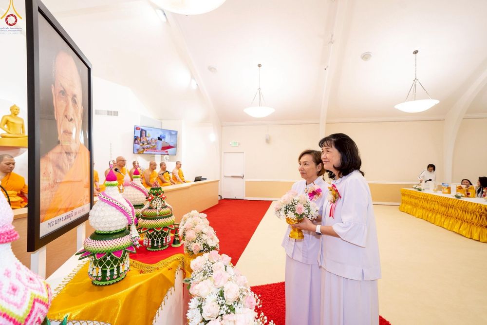 ภาพ No.252002:วันที่ 9 ตุลาคม พ.ศ. 2568 วัดพระธรรมกายซีลีคอนวัลเลย์ Dhammakaya Meditation Center Silicon Vally  เมืองมอแกนฮิลล์ รัฐเคลิฟอร์เนีย สหรัฐอเมริกา  ได้จัดงาน วันคล้ายวันเกิดด้วยรูปกายเนื้อ  พระมงคลเทพมุนี ครบ 141 ปี โดยมีกำหนดการช่วงเย็น พิธีมุทิตาสักการะพระ