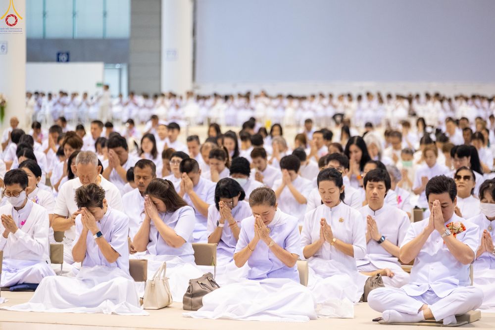 ภาพ No.323616:วันที่ 22 เมษายน พ.ศ.2569(วันคุ้มครองโลก) งานถวายมหาสังฆทาน 40,000 กว่าวัดทั่วประเทศ พิธีภาคสาย ปฏิบัติธรรม ,  พิธีมอบปัจจัยช่วยเหลือครู 4 จังหวัดชายแดนภาคใต้