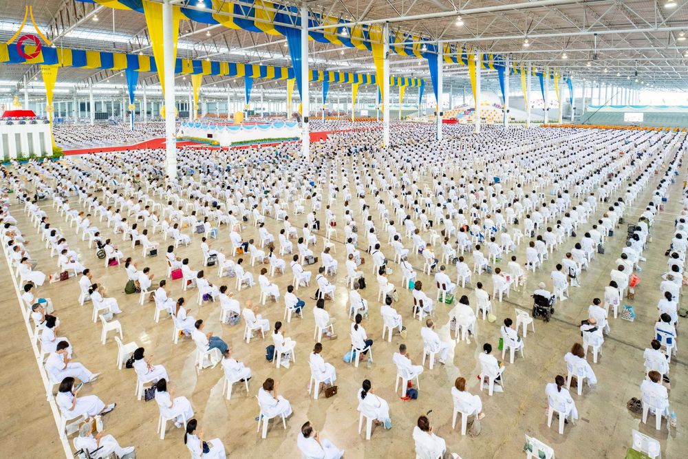 ภาพ No.258088:วันอาทิตย์ที่ 5 ตุลาคม พ.ศ. 2568 พิธีบูชาข้าวพระ ณ สภาธรรมกายสากล วัดพระธรรมกาย