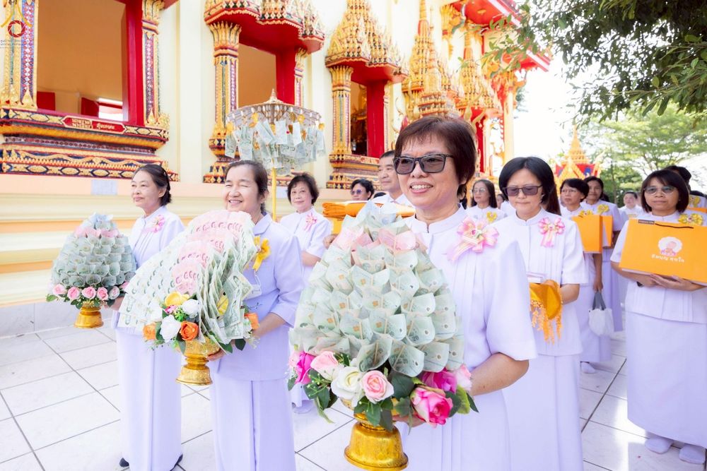 ภาพ No.259217:วันที่ 19 ตุลาคม พ.ศ. 2568 พิธีทอดกฐินสามัคคีทั่วไทย 30,000 วัด โดยคณะศิษยานุศิษย์ บูชาธรรม 81 ปี หลวงพ่อธัมมชโย ณ วัดบ้านพร้าวนอก ต.เชียงรากใหญ่ อ.สามโคก จ.ปทุมธานี