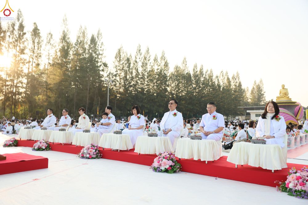 ภาพ No.292373:วันที่ 11 มกราคม พ.ศ. 2569 พิธีตักบาตรพระธรรมยาตรา ณ อนุสรณ์สถานคลองบางนางแท่น อ.สามพราน จ.นครปฐม ในโครงการธรรมยาตรา กตัญญูบูชา มหาปูชนียาจารย์ พระมงคลเทพมุนี(สด จนฺทสโร) พระผู้ปราบมาร อนุสรณ์สถาน 7 แห่ง ปีที่ 14