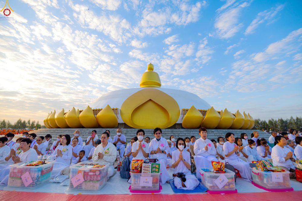 ภาพ No.302507:วันที่ 24 มกราคม พ.ศ. 2569 พิธีตักบาตรพระธรรมยาตรา ณ อนุสรณ์สถานลำดับที่ 5 สถานที่เผยแผ่วิชชาธรรมกายครั้งแรก อนุสรณ์สถานบางปลา วัดบางปลา อำเภอบางเลน จังหวัดนครปฐม ในโครงการธรรมยาตรา กตัญญูบูชา มหาปูชนียาจารย์ พระมงคลเทพมุนี(สด จนฺทสโร) พระผู้ปราบมาร อนุส