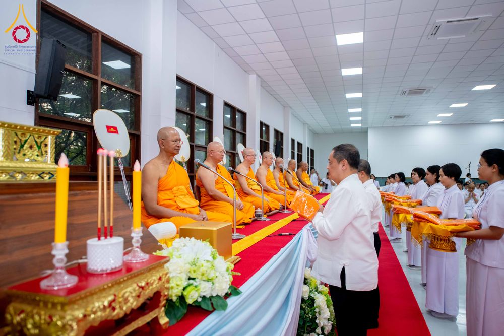 ภาพ No.314552:วันศุกร์ที่ 20 มีนาคม พ.ศ. 2569 พิธีบำเพ็ญกุศล คุณพ่อณรงค์ จินตมากุล โยมบิดา พระครูปลัดรัตนวีรวัฒน์ (รังสฤษดิ์ อิทฺธิจินตโก) ที่ปรึกษาเจ้าคณะจังหวัดปทุมธานี เจ้าอาวาสวัดพระธรรมกาย  ณ ห้องปลูกศรัทธา 2 วัดพระธรรมกาย ปทุมธานี