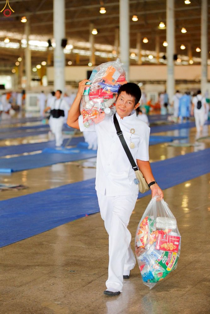 ภาพ No.264007:วันอาทิตย์ที่ 2 พฤศจิกายน พ.ศ. 2568 พิธีตักบาตรอาทิตย์ต้นเดือน ณ บ้านแก้วเรือนทองคุณยายฯ วัดพระธรรมกาย